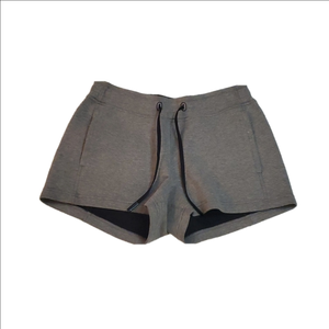 #1119  Lululemon Shorts  size 6 b1165